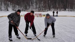 «Домашняя Аптечка» играет в хоккей